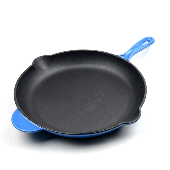 Po&ecirc;le en fonte &eacute;maill&eacute;e de 30 cm avec deux poign&eacute;es