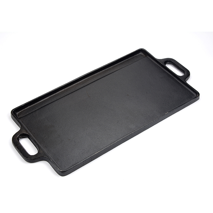 Plaque chauffante r&eacute;versible en fonte, po&ecirc;le double face pr&eacute;-assaisonn&eacute;e &agrave; double br&ucirc;leur