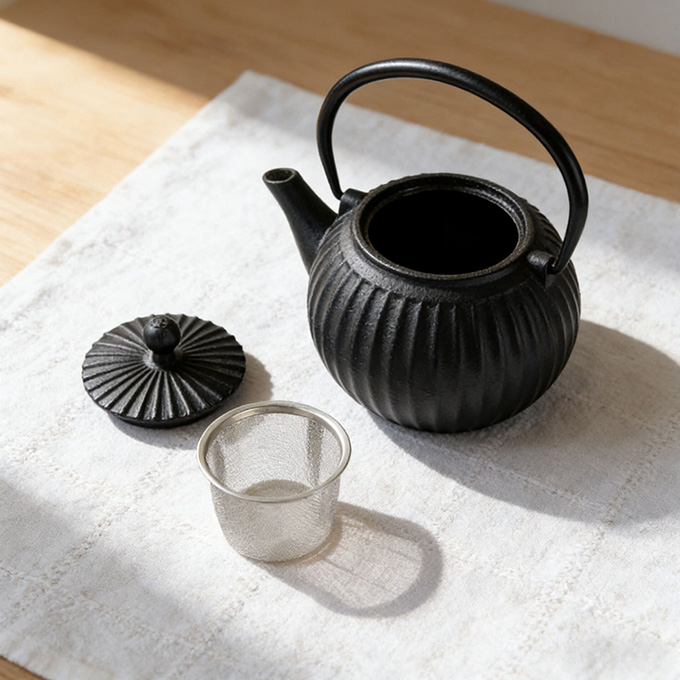 Bouilloire &agrave; th&eacute; en fonte avec infuseur Tetsubin japonais