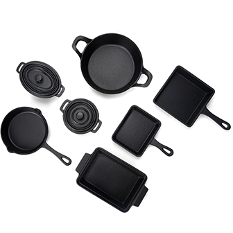 Ensemble de mini assiettes gr&eacute;sillantes en fonte