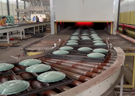 Ligne de production d'ustensiles de cuisine en fonte &eacute;maill&eacute;e